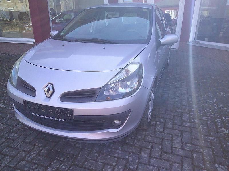 Gebraucht Renault Clio II 88 PS (64 kW) 2006 Silber Limousine