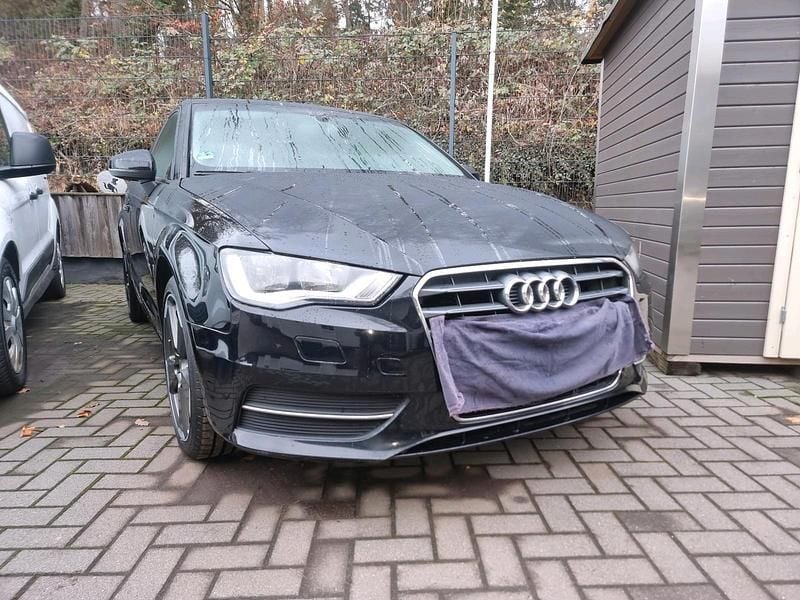 Gebraucht Audi A3 105 PS (77 kW) 2014 Schwarz Kleinwagen