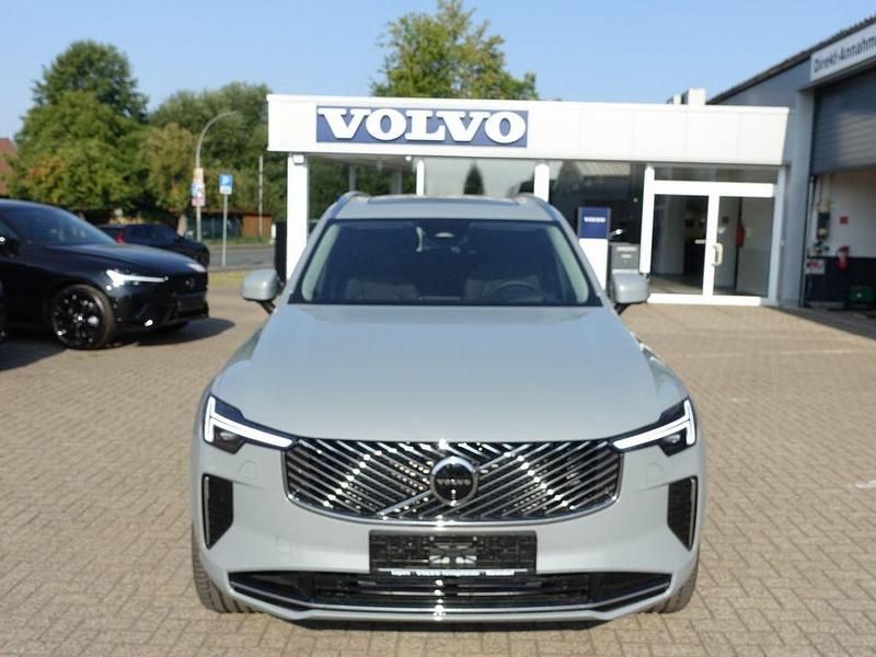 Neu Volvo XC90 Plus 310 PS (228 kW) 2025 Grau SUV
