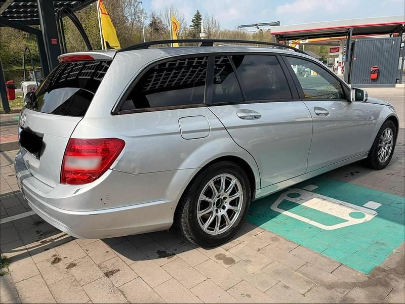 Gebraucht Mercedes C200 136 PS (100 kW) 2012 Silber Limousine