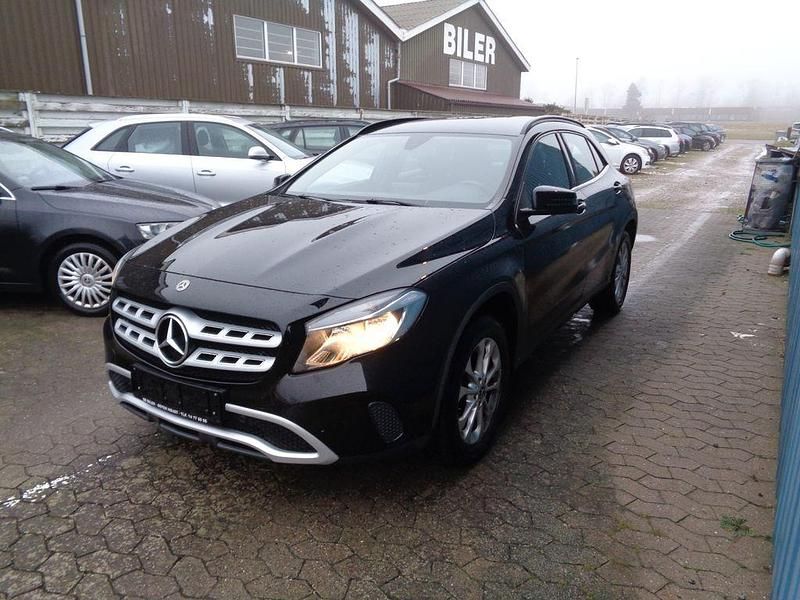 Schwarz Gebraucht 2018 Mercedes GLA200 SUV | 13.700 € (Superpreis) - Bild 1/4