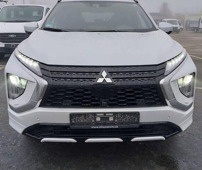Weiß Gebraucht 2022 Mitsubishi Eclipse Cross Plus SUV | 17.999 € (Teuer) - Bild 1/4