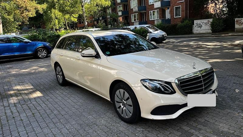 Usata Mercedes E200 150 CV (110 kW) 2017 Beige Station wagon
