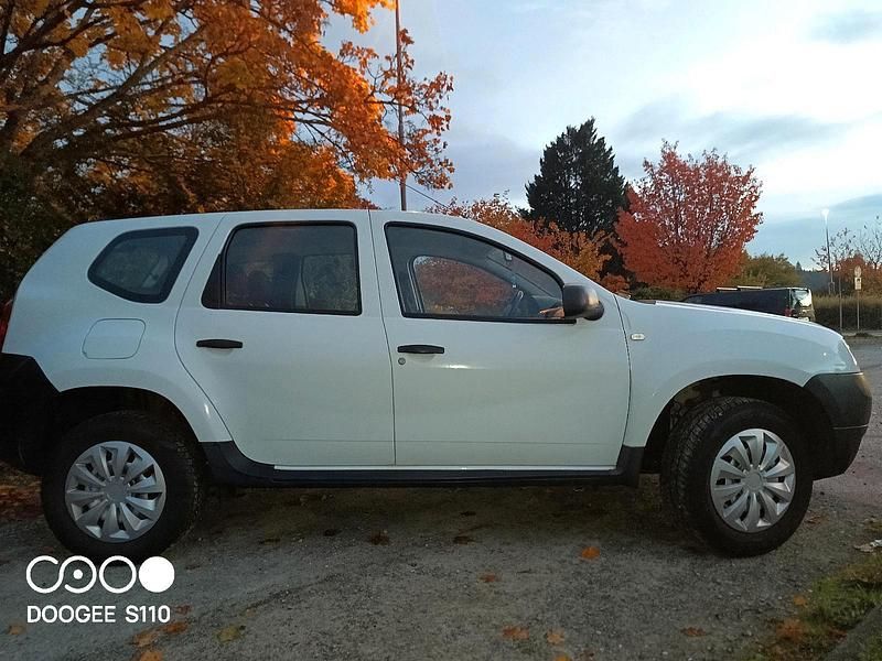 Weiß Gebraucht 2011 Dacia Duster SUV | 3.720 € (Guter Preis) - Bild 1/4