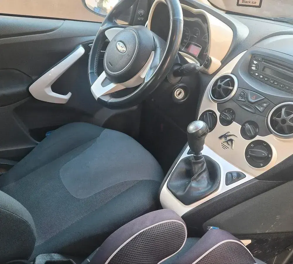 Usata Ford Ka 75 CV (55 kW) 2010 Nero Utilitaria