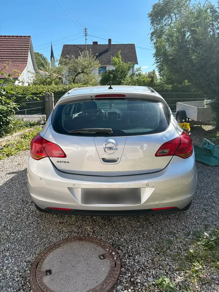 Gebraucht Opel Astra 116 PS (85 kW) 2010 Silber Kleinwagen