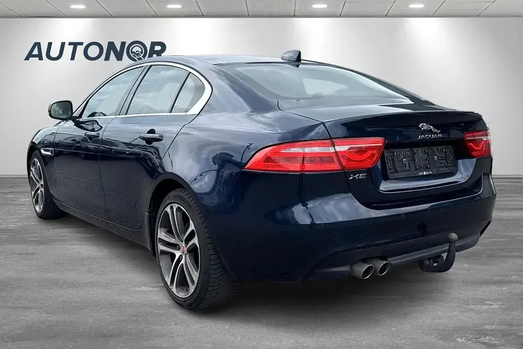 Gebraucht Jaguar XE Portfolio 179 PS (131 kW) 2017 Blau Limousine