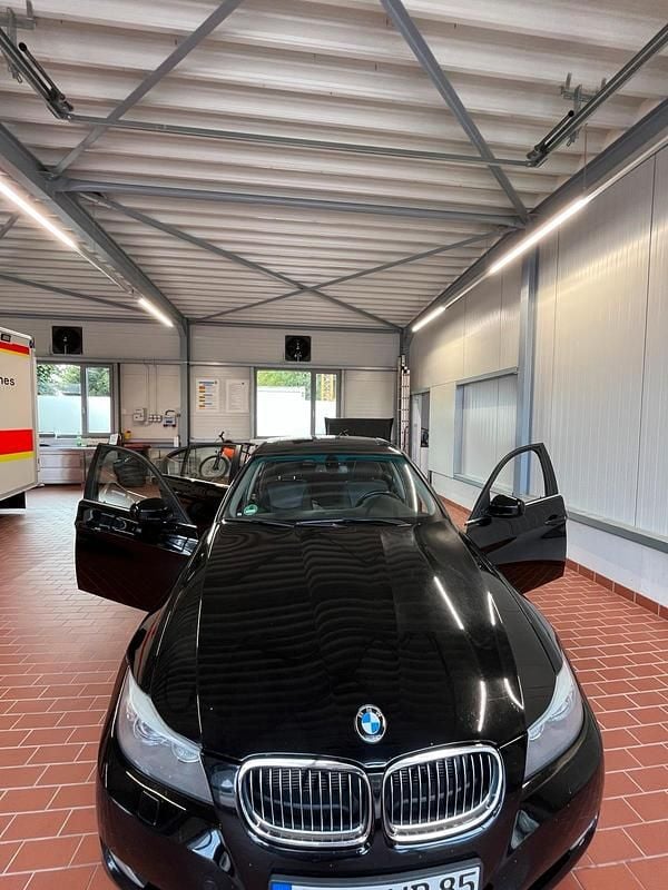 Schwarz Gebraucht 2010 BMW 335 Limousine | 8.500 € (Superpreis) - Bild 1/4