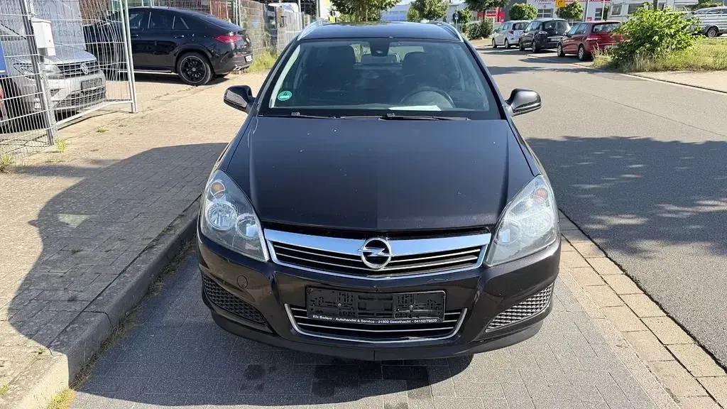 Gebraucht Opel Astra Edition 90 PS (66 kW) 2010 Schwarz Limousine