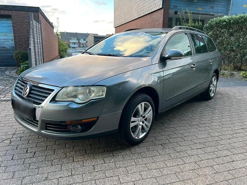 Grau Gebraucht 2005 VW Passat Kombi | 1.200 € (Fairer Preis) - Bild 1/4
