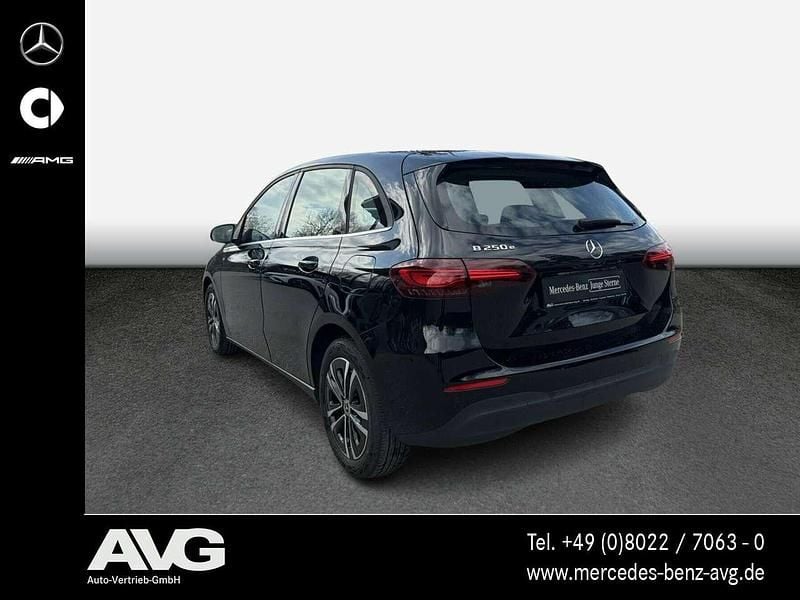 Gebraucht Mercedes B250e 218 PS (160 kW) 2023 Unilack nachtschwarz Van / Kleinbus