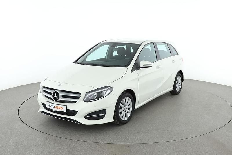 Weiß Gebraucht 2015 Mercedes B180 Style Van / Kleinbus | 12.780 € (Fairer Preis) - Bild 1/3