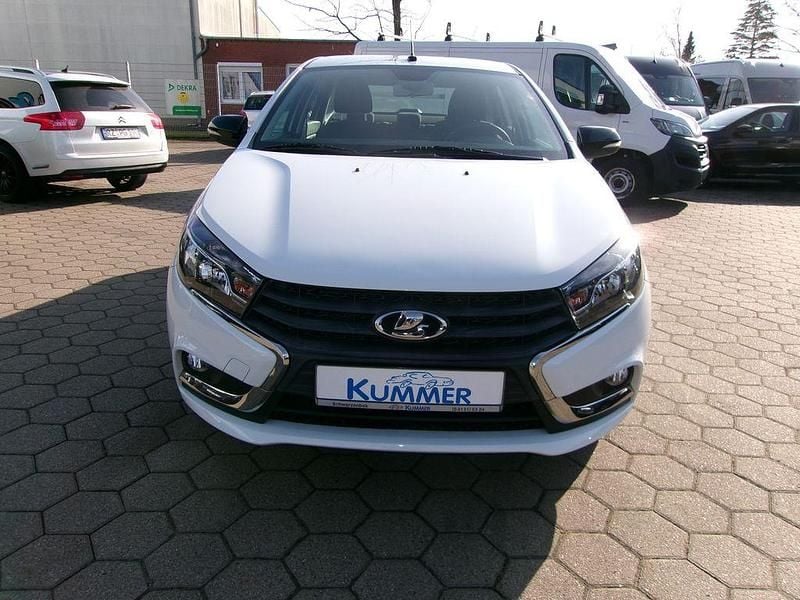 Gebraucht Lada Vesta 106 PS (77 kW) 2019 Weiß Limousine