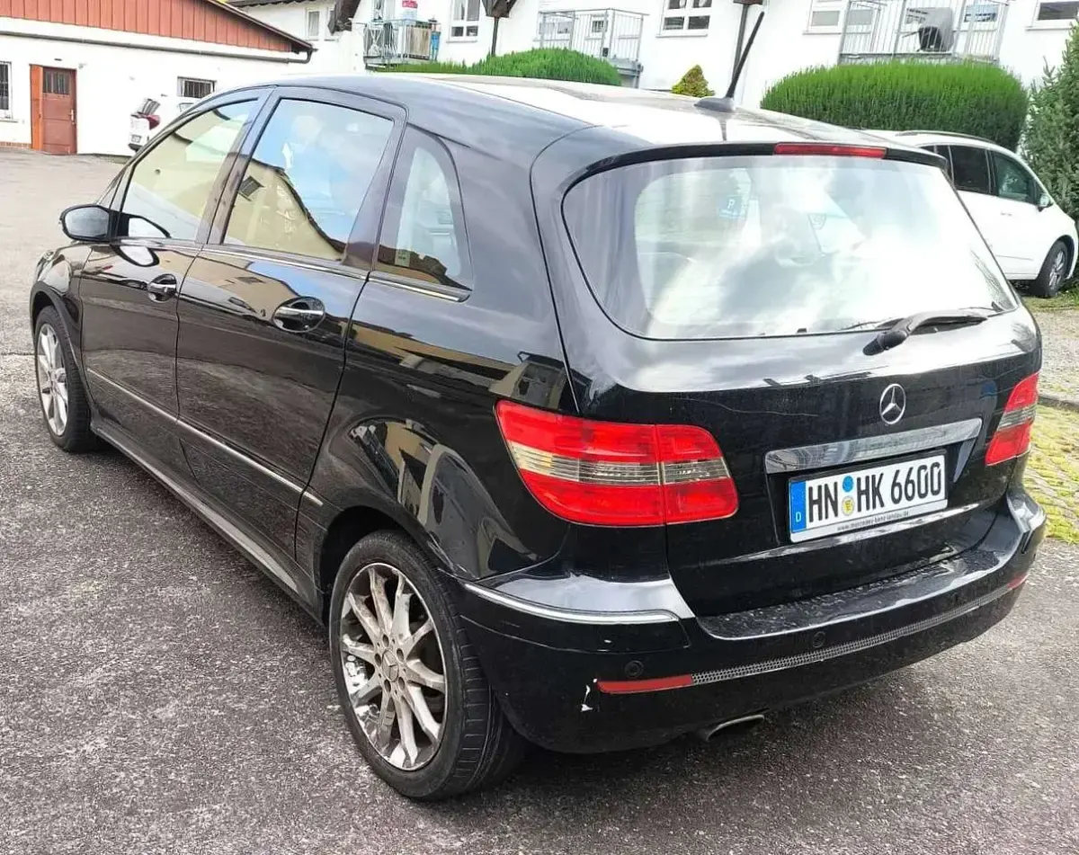 Gebraucht Mercedes B200 136 PS (100 kW) 2009 Schwarz Van / Kleinbus