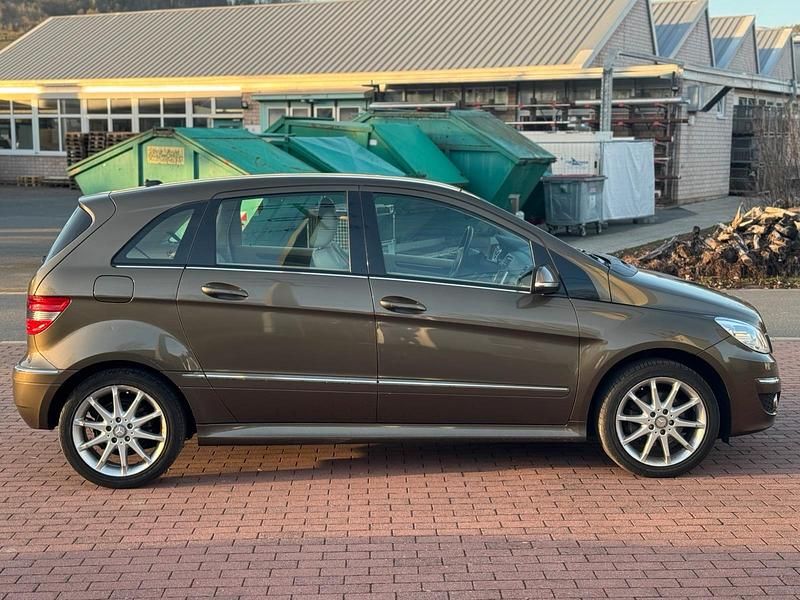 Gebraucht Mercedes B200 136 PS (100 kW) 2008 Braun Van / Kleinbus