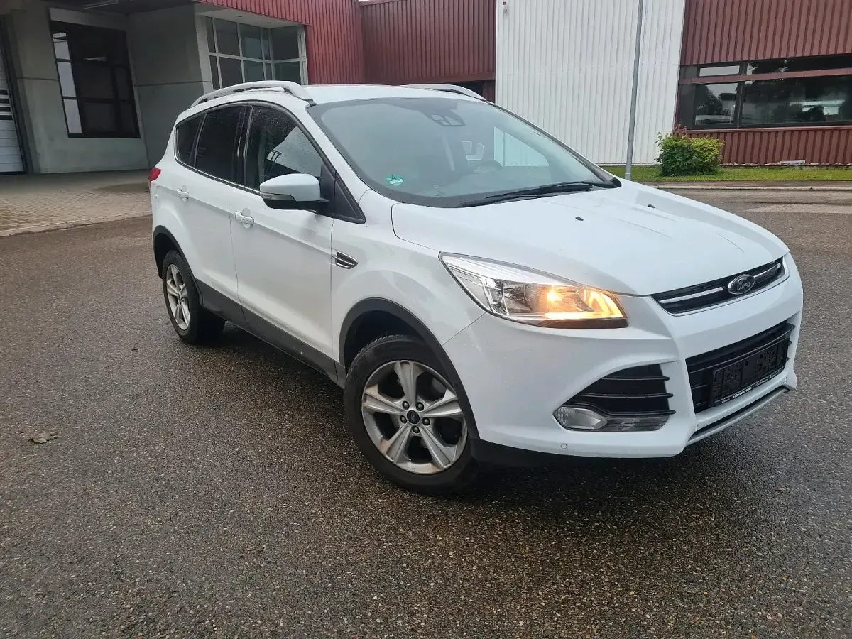 Gebraucht Ford Kuga Titanium 140 PS (102 kW) 2013 Weiß SUV