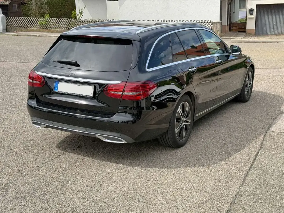 Gebraucht Mercedes C200 Avantgarde 160 PS (117 kW) 2020 Schwarz  unilack Kombi