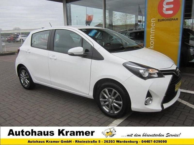 Weiß Gebraucht 2015 Toyota Yaris Cool Kleinwagen | 7.980 € (Fairer Preis) - Bild 1/4
