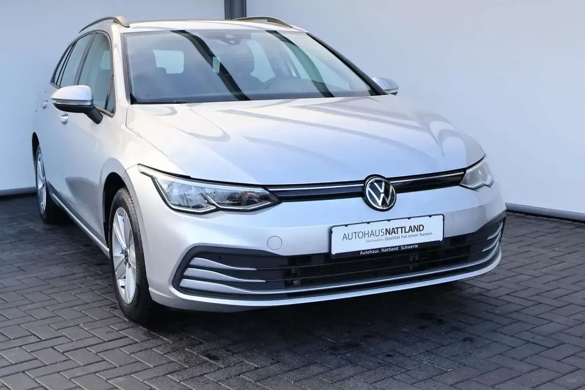 Gebraucht VW Golf VIII 150 PS (110 kW) 2023 Silber Limousine