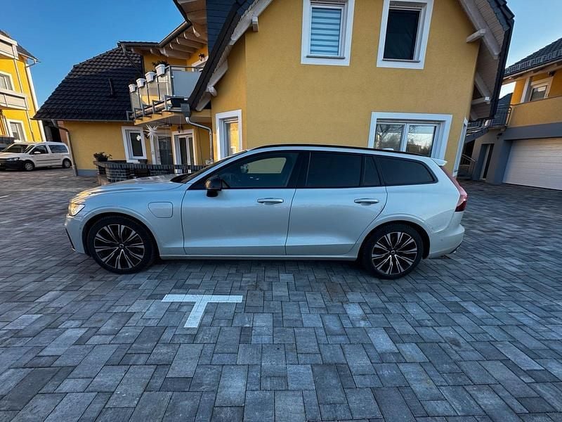 Gebraucht Volvo V60 R-Design 253 PS (186 kW) 2021 Grau Kombi