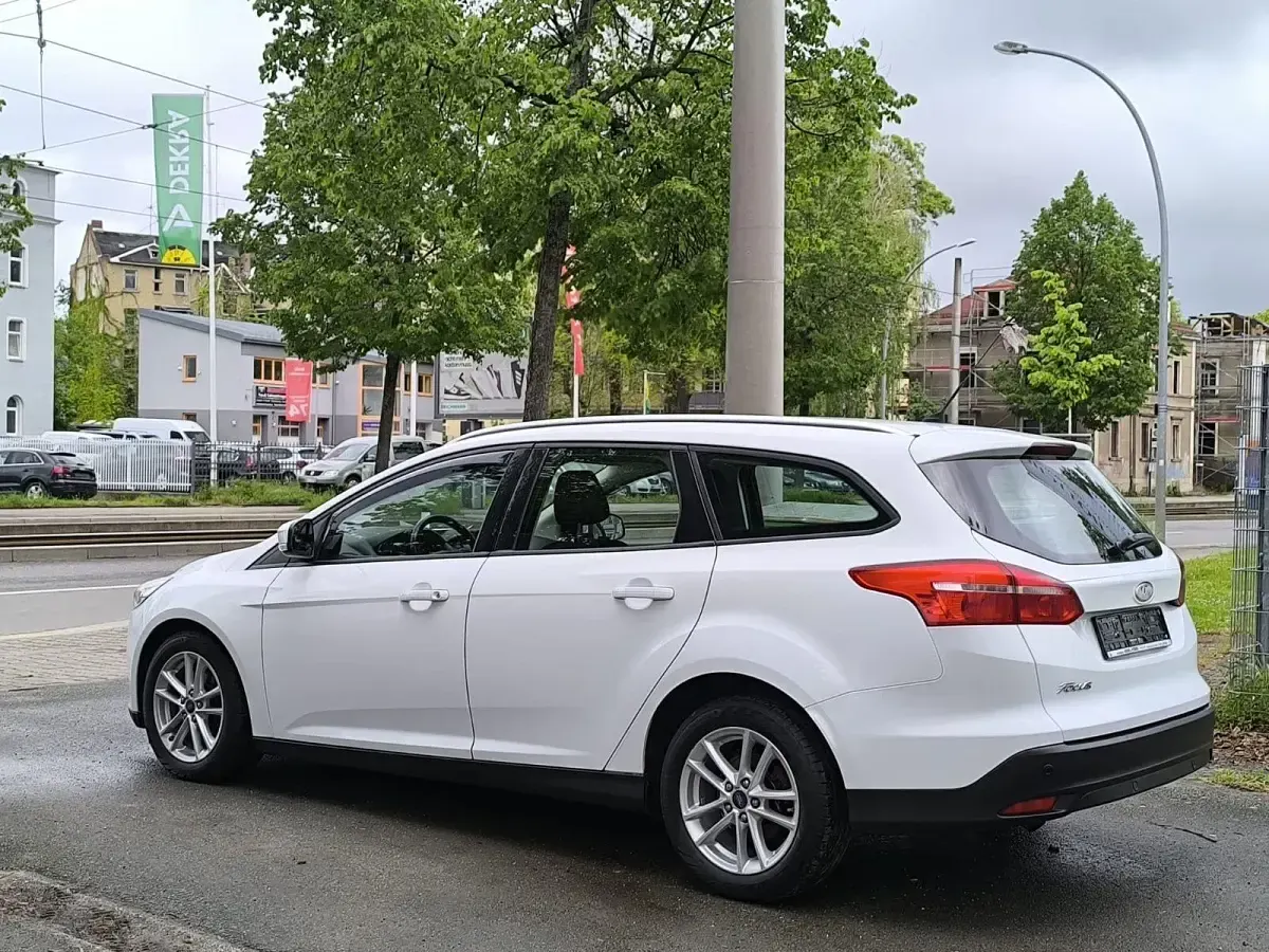 Gebraucht Ford Focus Business Edition 120 PS (88 kW) 2015 Weiß Kombi