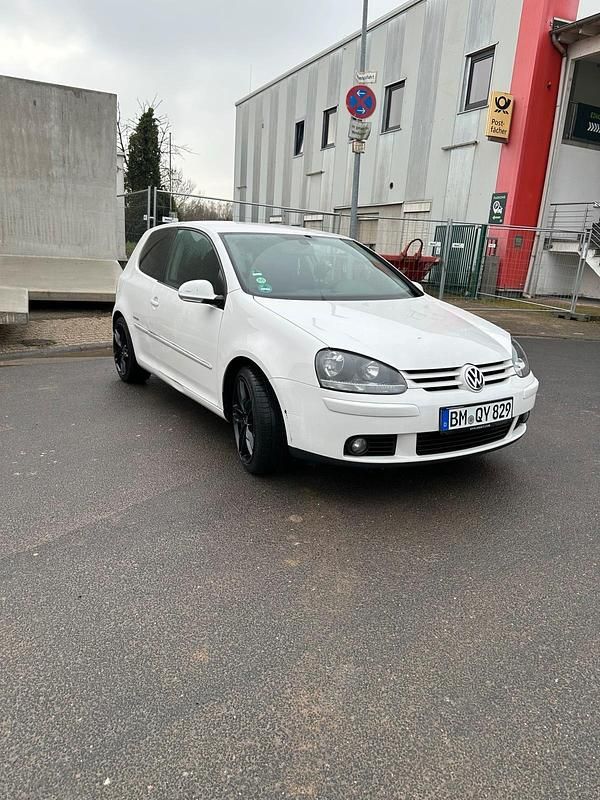 Weiß Gebraucht 2008 VW Golf V Kleinwagen | 1.800 € (Fairer Preis) - Bild 1/4