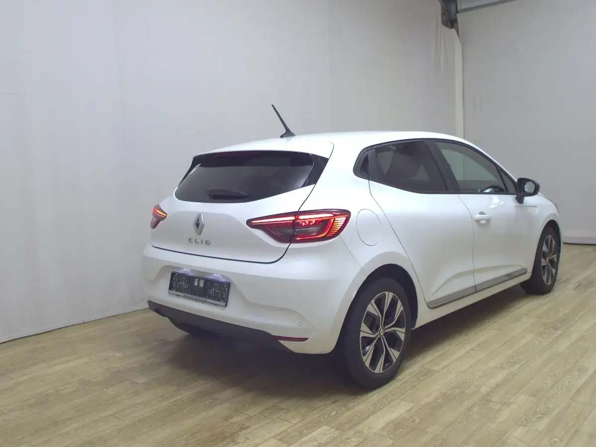 Second-hand Renault Clio V Evolution 91 CP (66 kW) 2022 Alb Berlinǎ