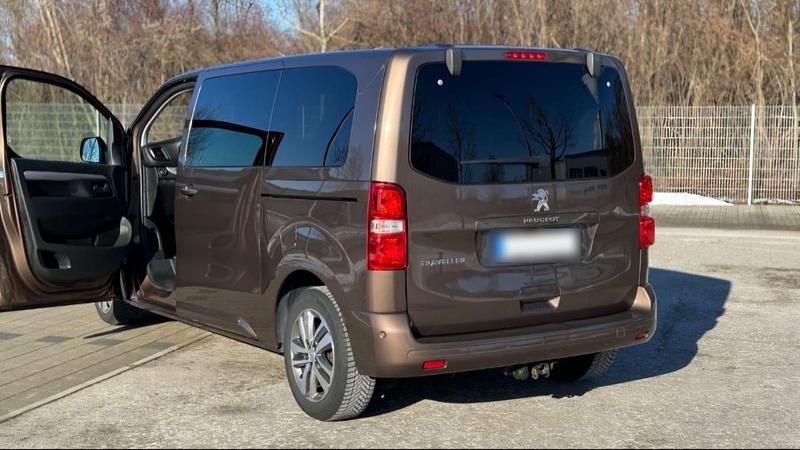 Gebraucht Peugeot Traveller 180 PS (132 kW) 2018 Braun Van / Kleinbus
