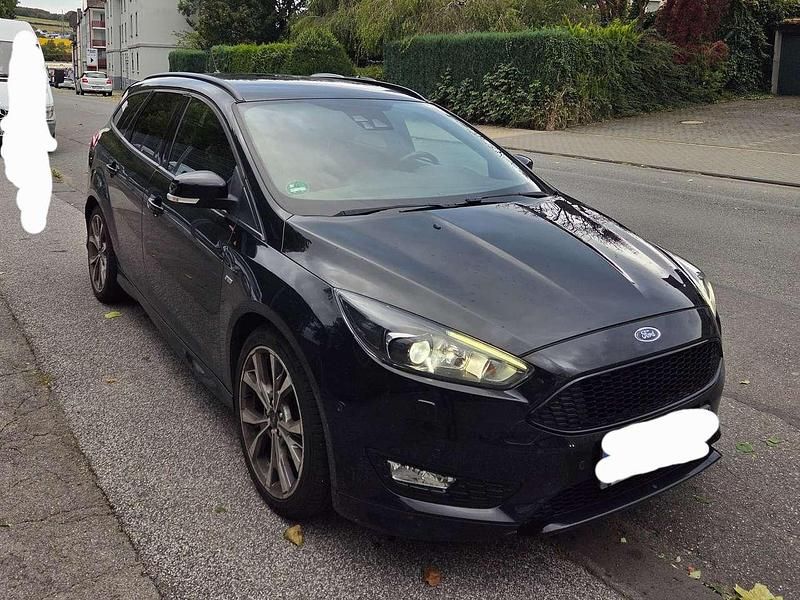 Schwarz Gebraucht 2018 Ford Focus ST-Line Kombi | 10.000 € (Guter Preis) - Bild 1/4