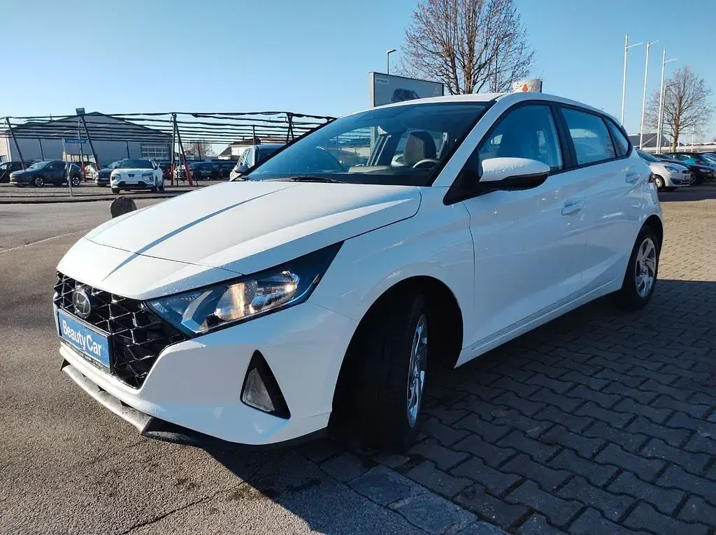 Gebraucht Hyundai i20 101 PS (74 kW) 2022 Weiß Limousine