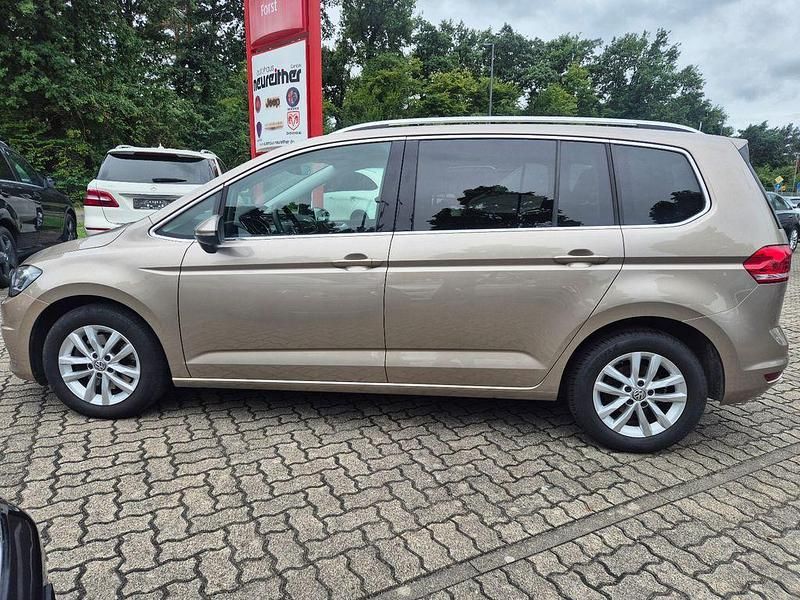 Gebraucht VW Touran Highline 150 PS (110 kW) 2018 Titanium beige Van / Kleinbus