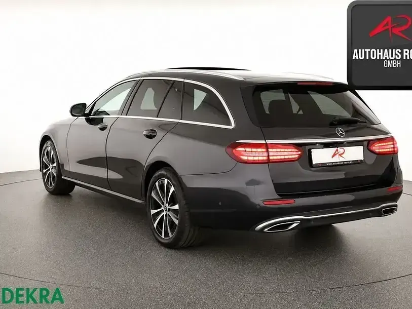 Gebraucht Mercedes E300 Avantgarde 320 PS (235 kW) 2021 Grau Limousine