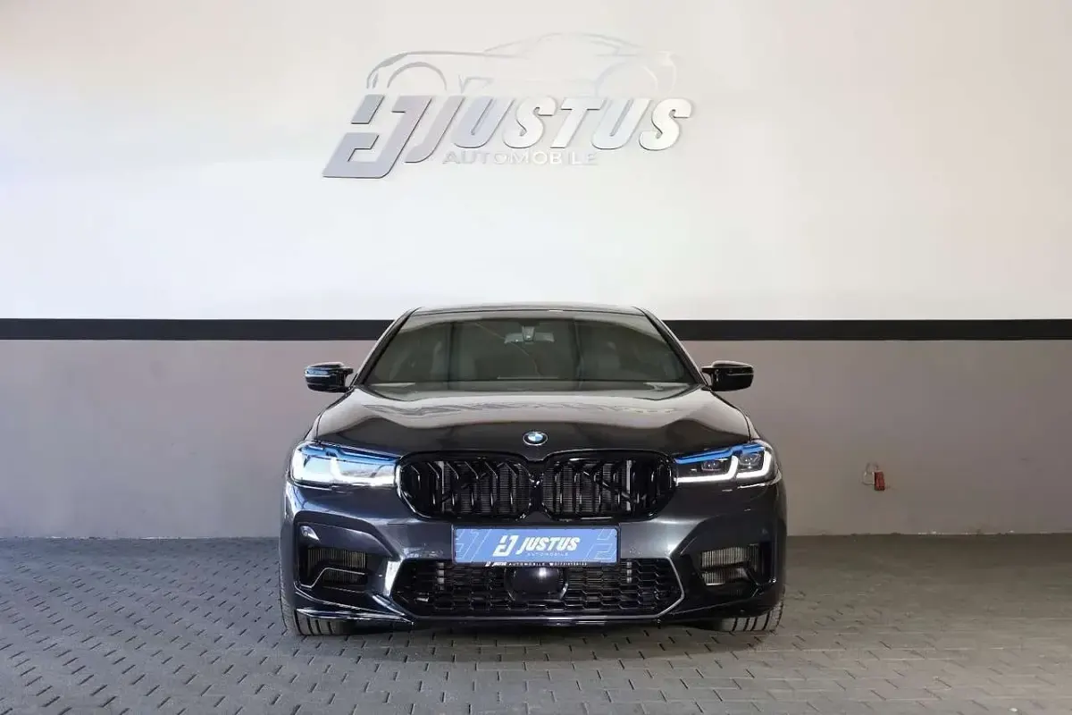 Gebraucht BMW 550 462 PS (339 kW) 2018 Sophistograu brillanteffekt me Limousine