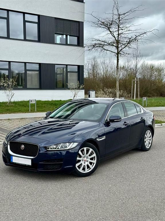 Gebraucht Jaguar XE 179 PS (131 kW) 2016 Blau Limousine