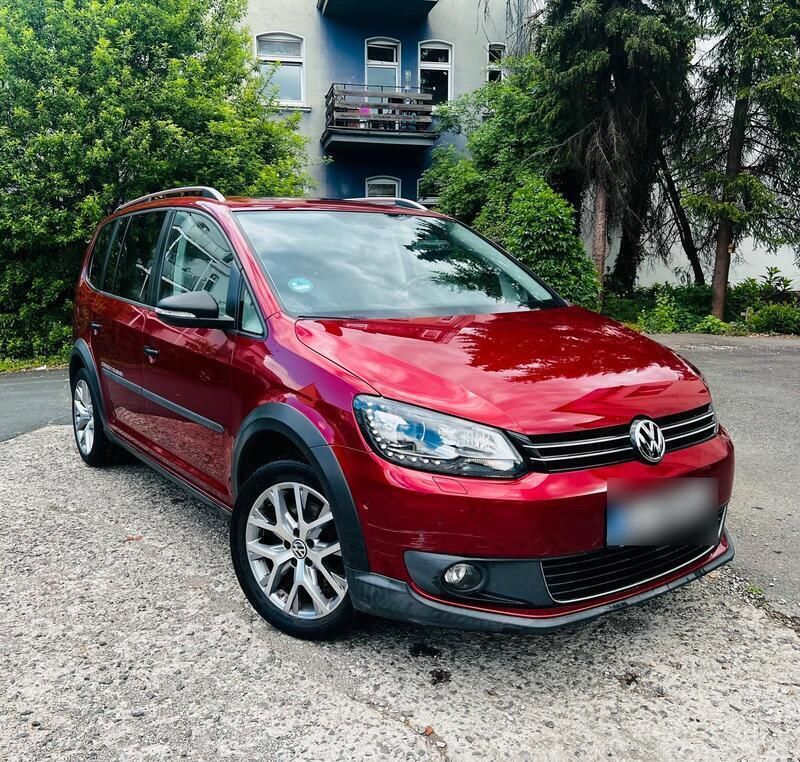 Rot Gebraucht 2013 VW Touran Cross Van / Kleinbus | 13.000 € (Fairer Preis) - Bild 1/4