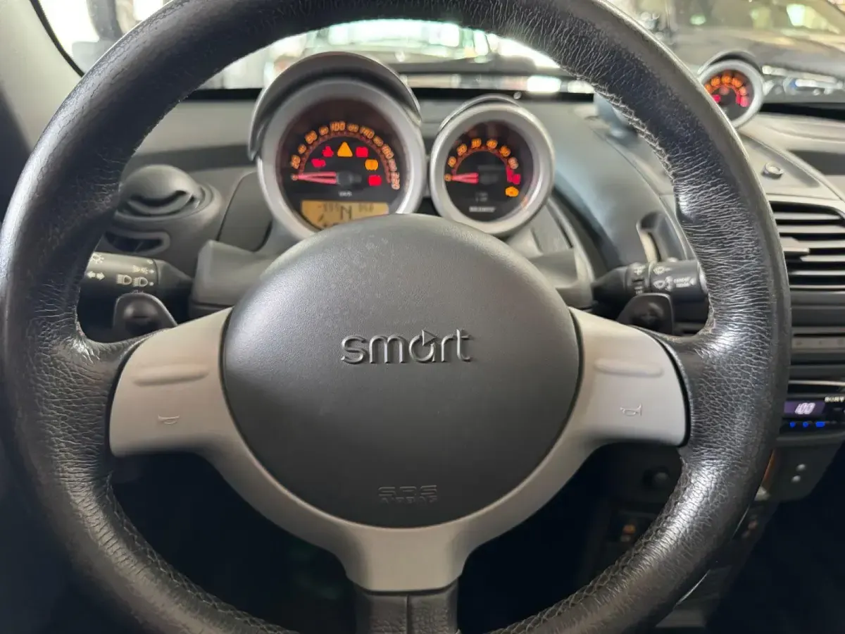 Używany Smart Roadster Brabus 101 KM (74 kW) 2004 Czarny Kabriolet