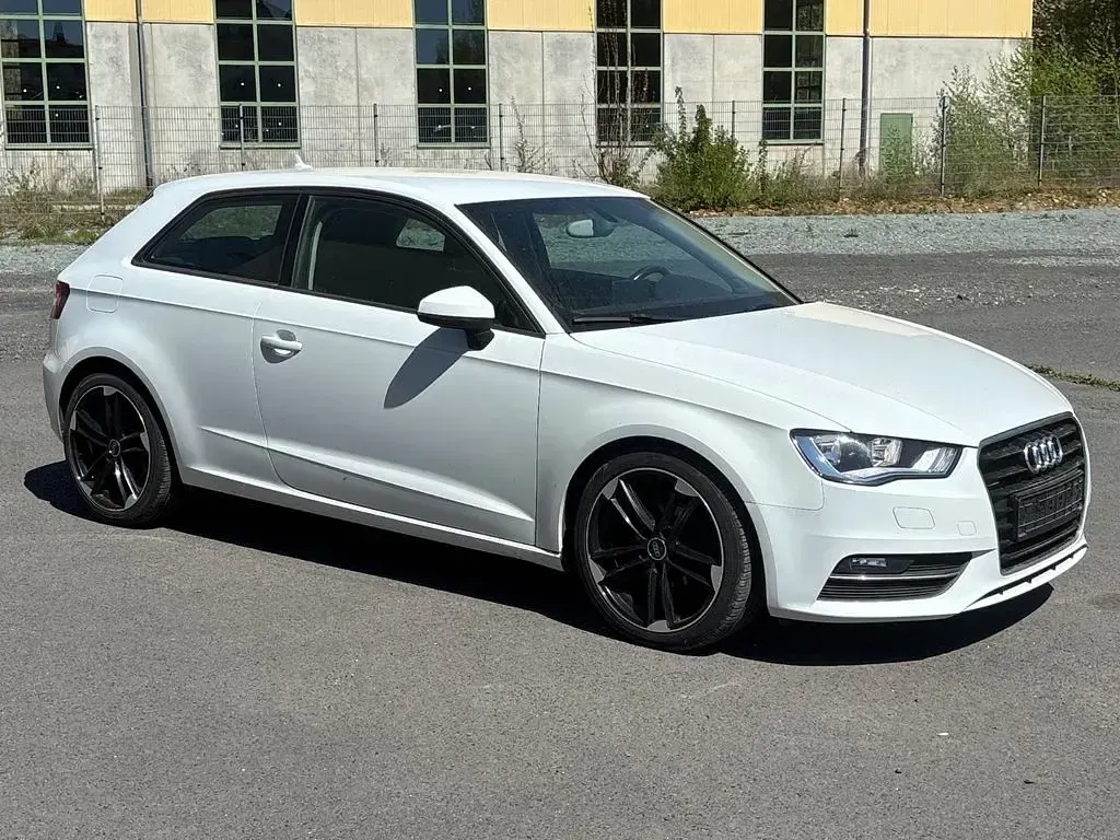 Second-hand Audi A3 Attraction 105 CP (77 kW) 2014 Alb Hatchback