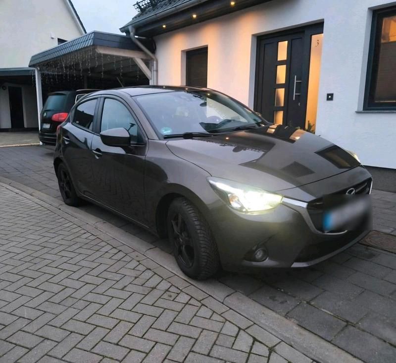 Braun Gebraucht 2015 Mazda 2 Kleinwagen | 7.999 € (Fairer Preis) - Bild 1/4