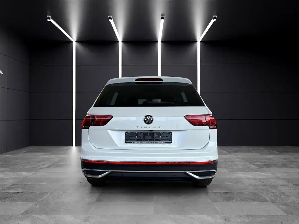 Gebraucht VW Tiguan Elegance 150 PS (110 kW) 2023 Oryxweiß perlmutteffek (metallic) SUV