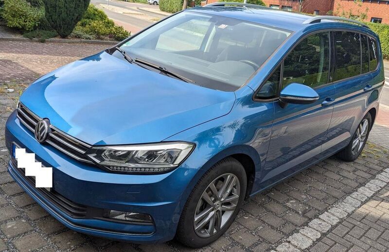 Blau Gebraucht 2017 VW Touran Sound Van / Kleinbus | 18.999 € (Guter Preis) - Bild 1/4