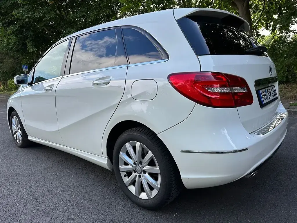 Gebraucht Mercedes B220 184 PS (135 kW) 2013 Weiß Kleinwagen