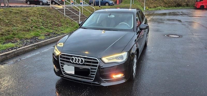 Schwarz Gebraucht 2014 Audi A3 Attraction Limousine | 15.500 € (Teuer) - Bild 1/4