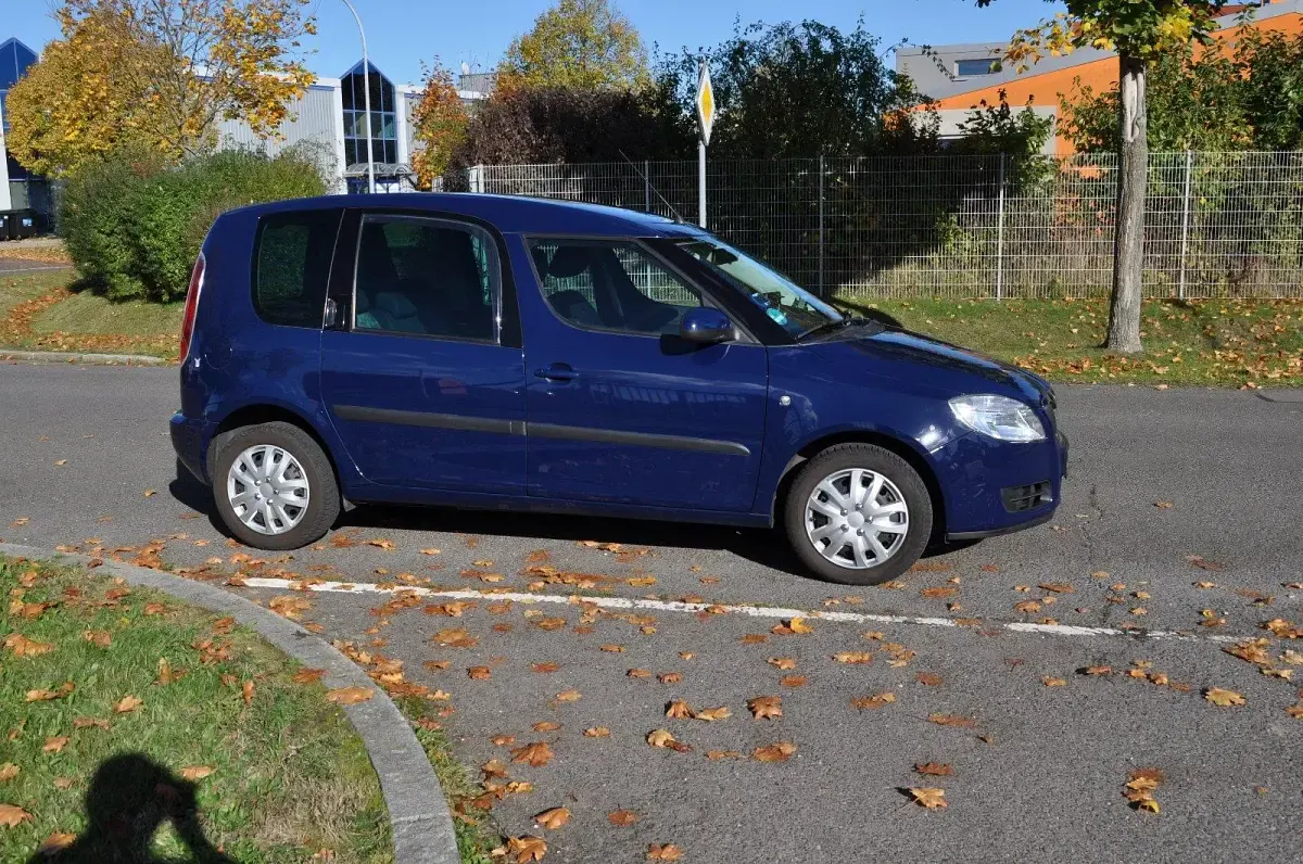 Gebraucht Skoda Roomster 85 PS (62 kW) 2009 Blau Van / Kleinbus