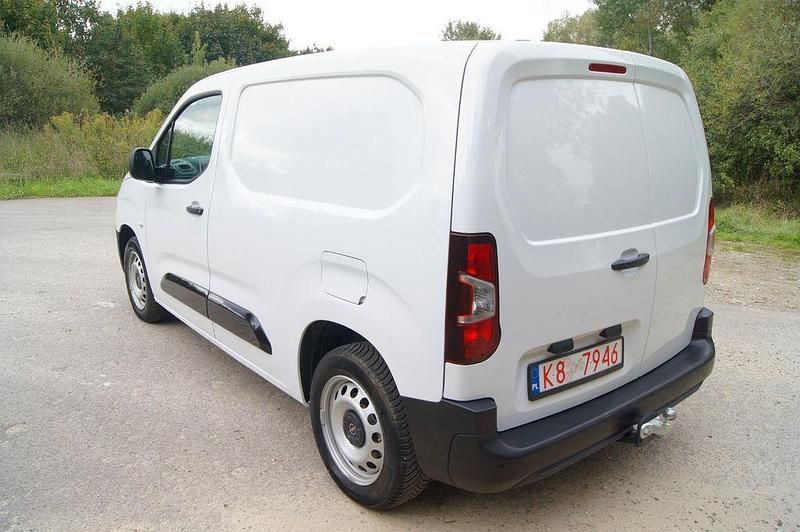 Gebraucht Opel Combo Basis 131 PS (96 kW) 2024 Weiß Van / Kleinbus