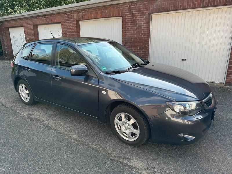 Grau Gebraucht 2009 Subaru Impreza Limousine | 5.499 € (Fairer Preis) - Bild 1/4