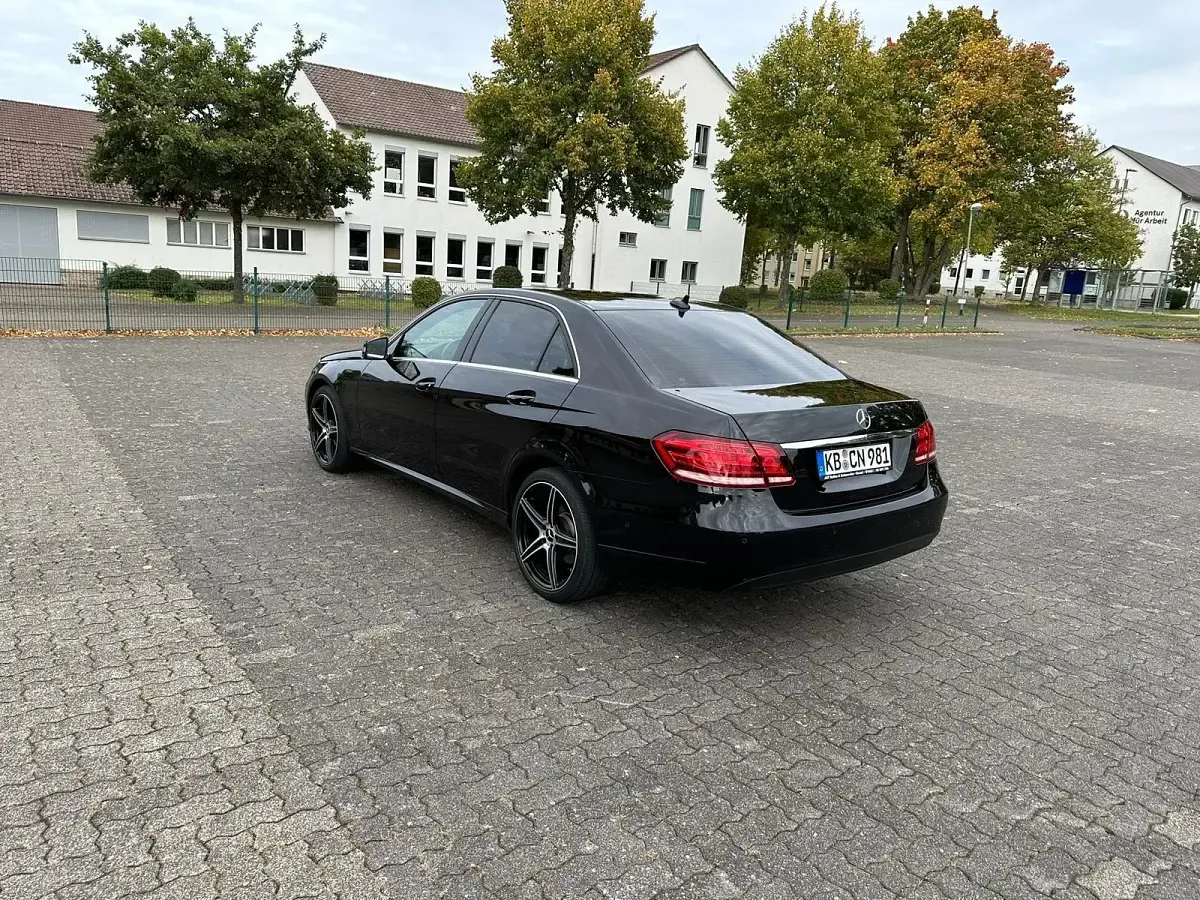 Gebraucht Mercedes E200 136 PS (100 kW) 2015 Schwarz Limousine