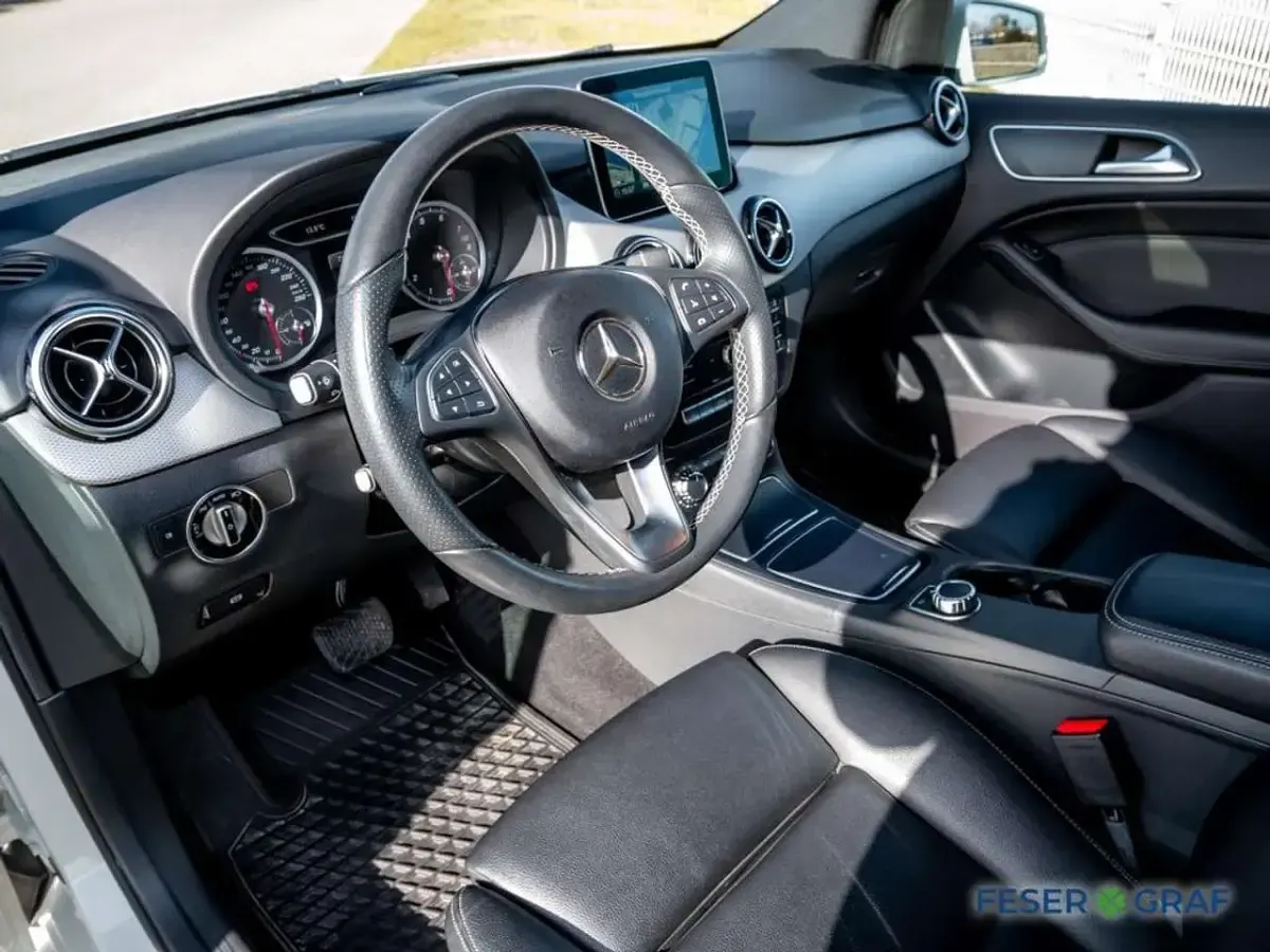 Gebraucht Mercedes B220 Urban 184 PS (135 kW) 2017 Weiß Kleinwagen