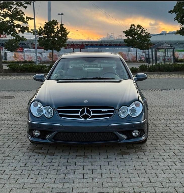 Grau Gebraucht 2004 Mercedes CLK320 AMG Coupé | 11.000 € - Bild 1/4