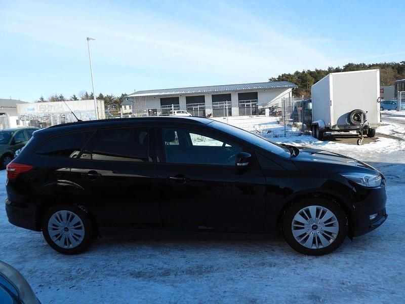 Gebraucht Ford Focus Business Edition 125 PS (91 kW) 2016 Schwarz Limousine