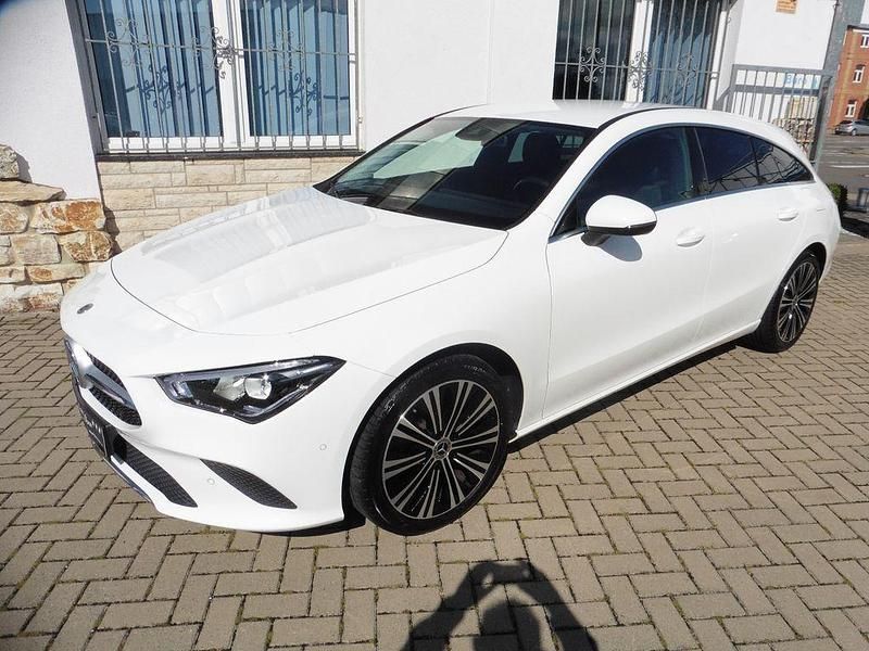 Polarweiß Gebraucht 2021 Mercedes CLA180 Shooting Brake Kombi | 24.950 € (Fairer Preis) - Bild 1/4